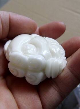 手工雕刻站立款式送礼物象牙果