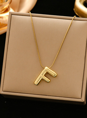 欧美跨境钛钢不褪色26英文字母项链女吊坠ins小众设计简约锁骨链