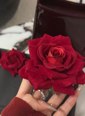 氛围感红色玫瑰花朵发夹女2026新款高级感发夹鲨鱼夹发抓发饰头饰