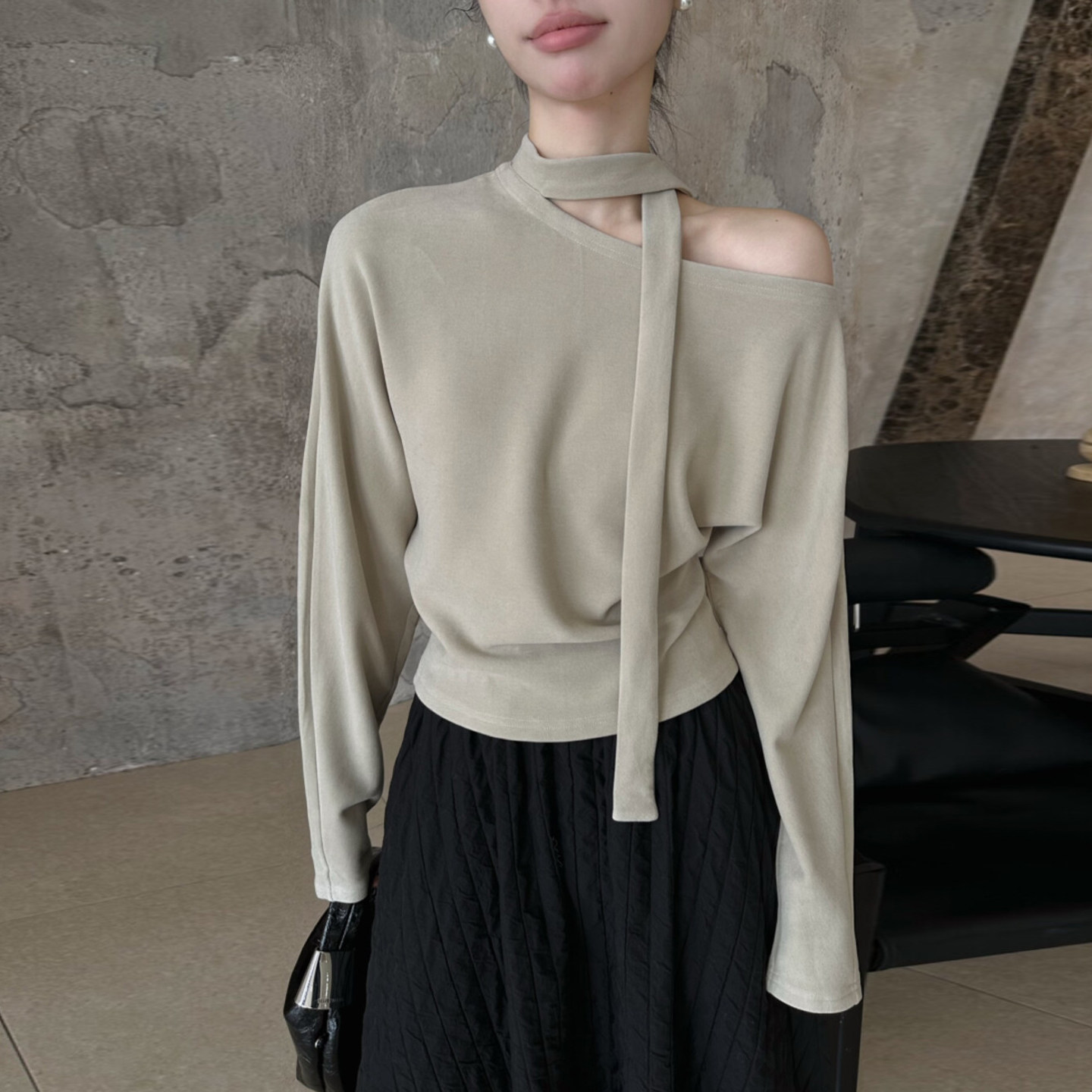 斜领露肩设计感挂脖上衣加绒加厚长袖t恤女2025新款打底衫女内搭,淘宝优惠券,粉丝福利购,淘宝优惠卷