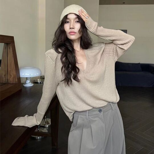 白色针织衫2025新款宽松慵懒风内搭v领毛线衣女春秋外穿薄款上衣