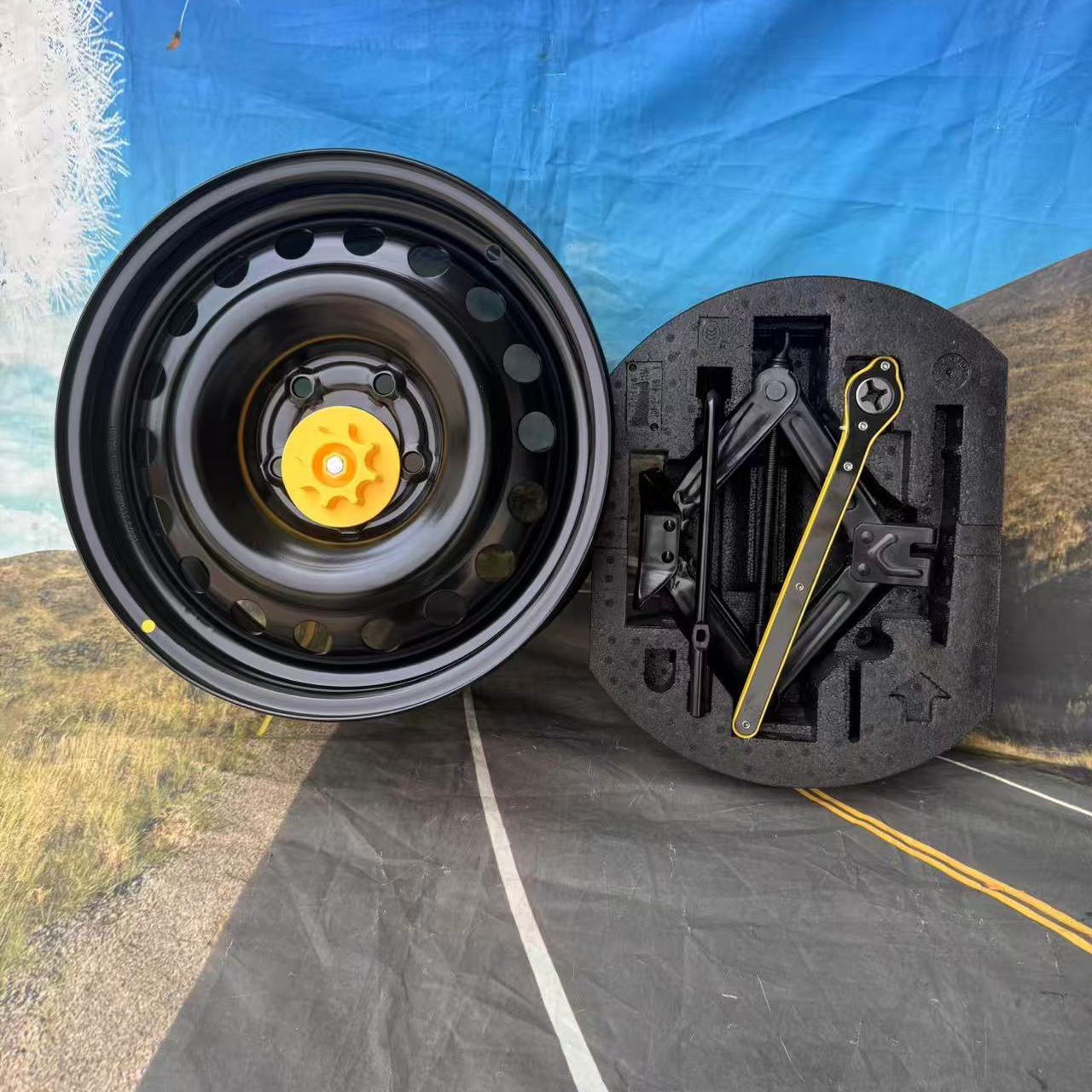 Suitable for Emgrand Geometry C spare tire wheel rim maple leaf