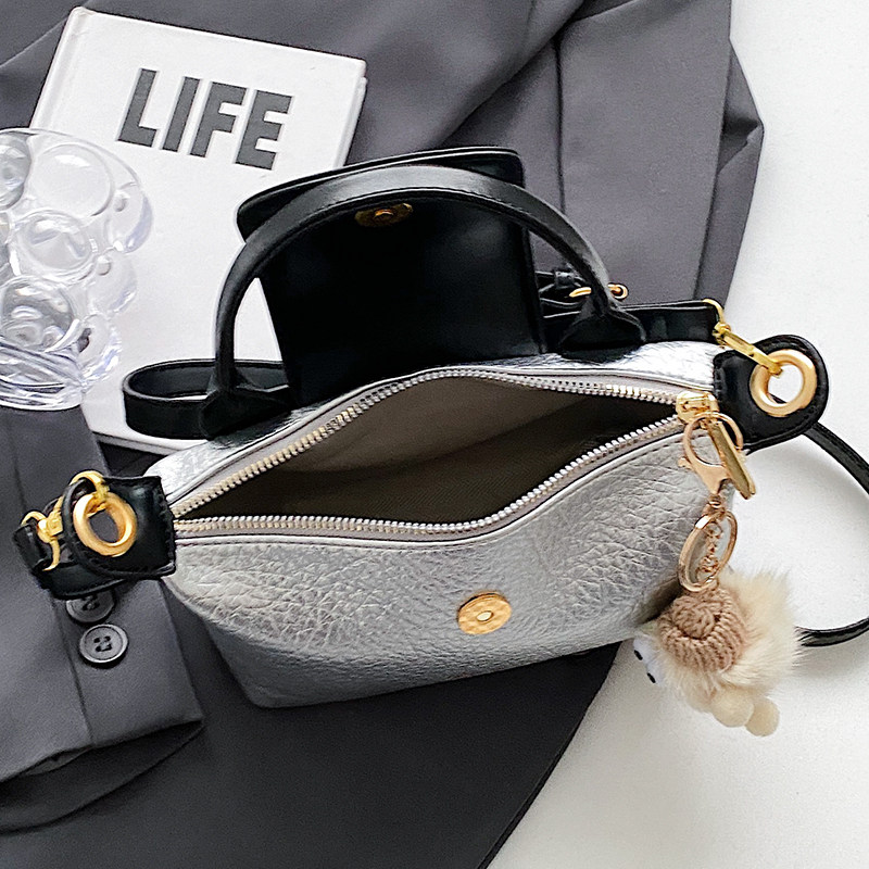 高级感爆款小众包包女2023新款潮时尚单肩手提包斜挎包百搭小方包,淘宝优惠券,粉丝福利购,淘宝优惠卷