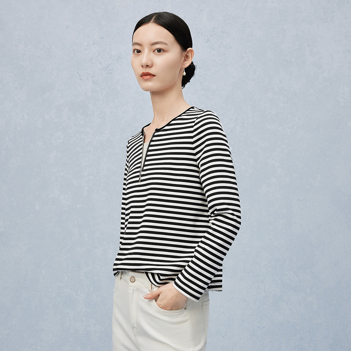 菲妮迪品牌T恤2025秋季新款简约休闲风黑白条纹V领时尚减龄上衣女,淘宝优惠券,粉丝福利购,淘宝优惠卷