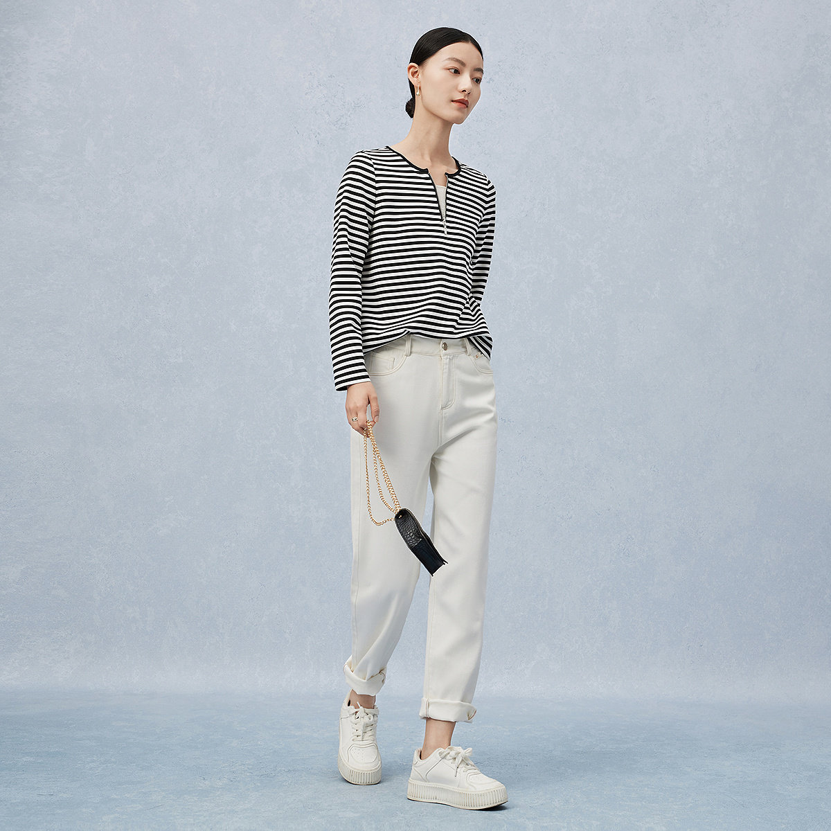 菲妮迪品牌T恤2025秋季新款简约休闲风黑白条纹V领时尚减龄上衣女,淘宝优惠券,粉丝福利购,淘宝优惠卷