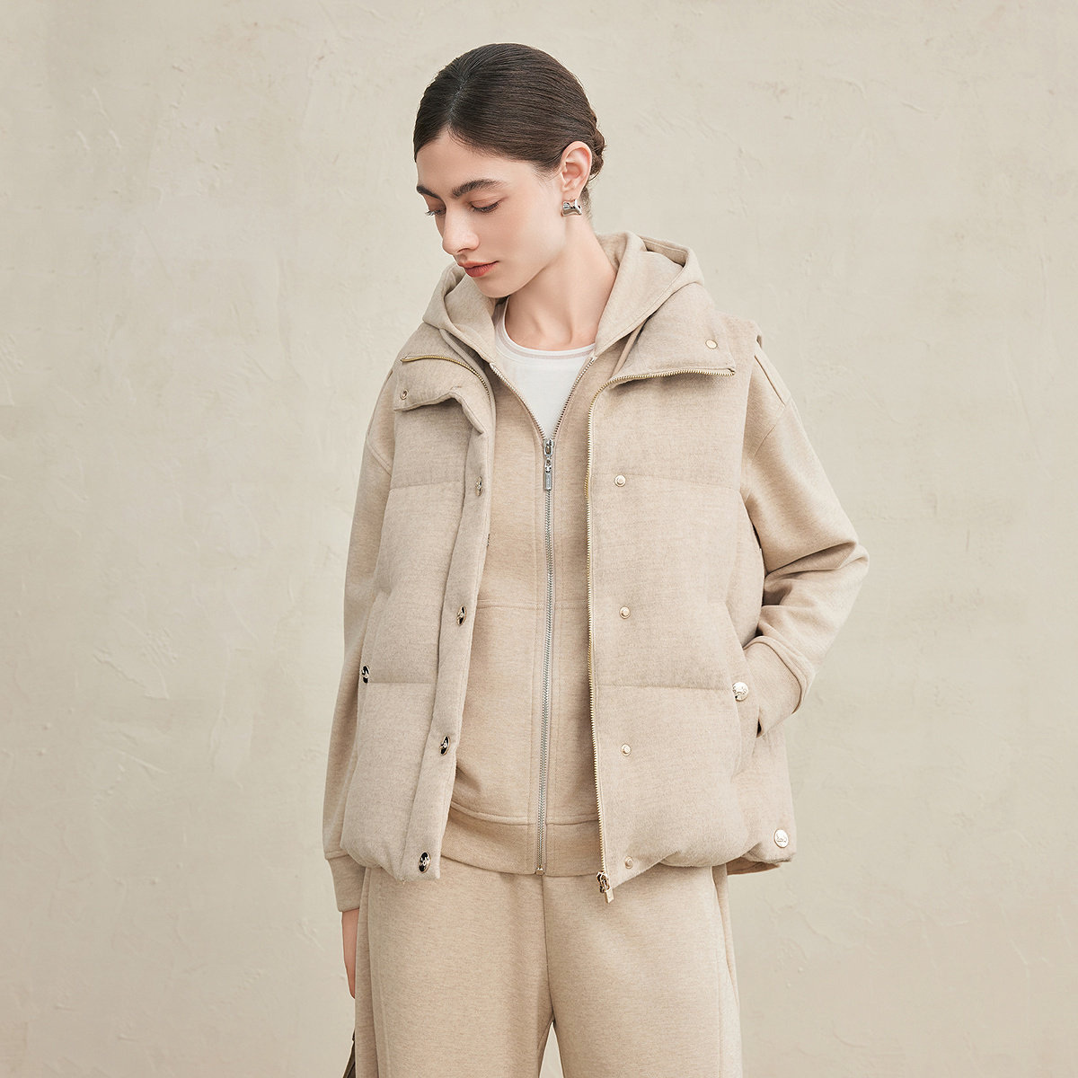 FINITY菲妮迪羽绒马甲2025年冬季新款简约连帽无袖外搭保暖外套女,淘宝优惠券,粉丝福利购,淘宝优惠卷