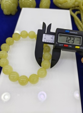 新疆和田玉鸡油黄手链若羌黄口料手串珠子卡12mm