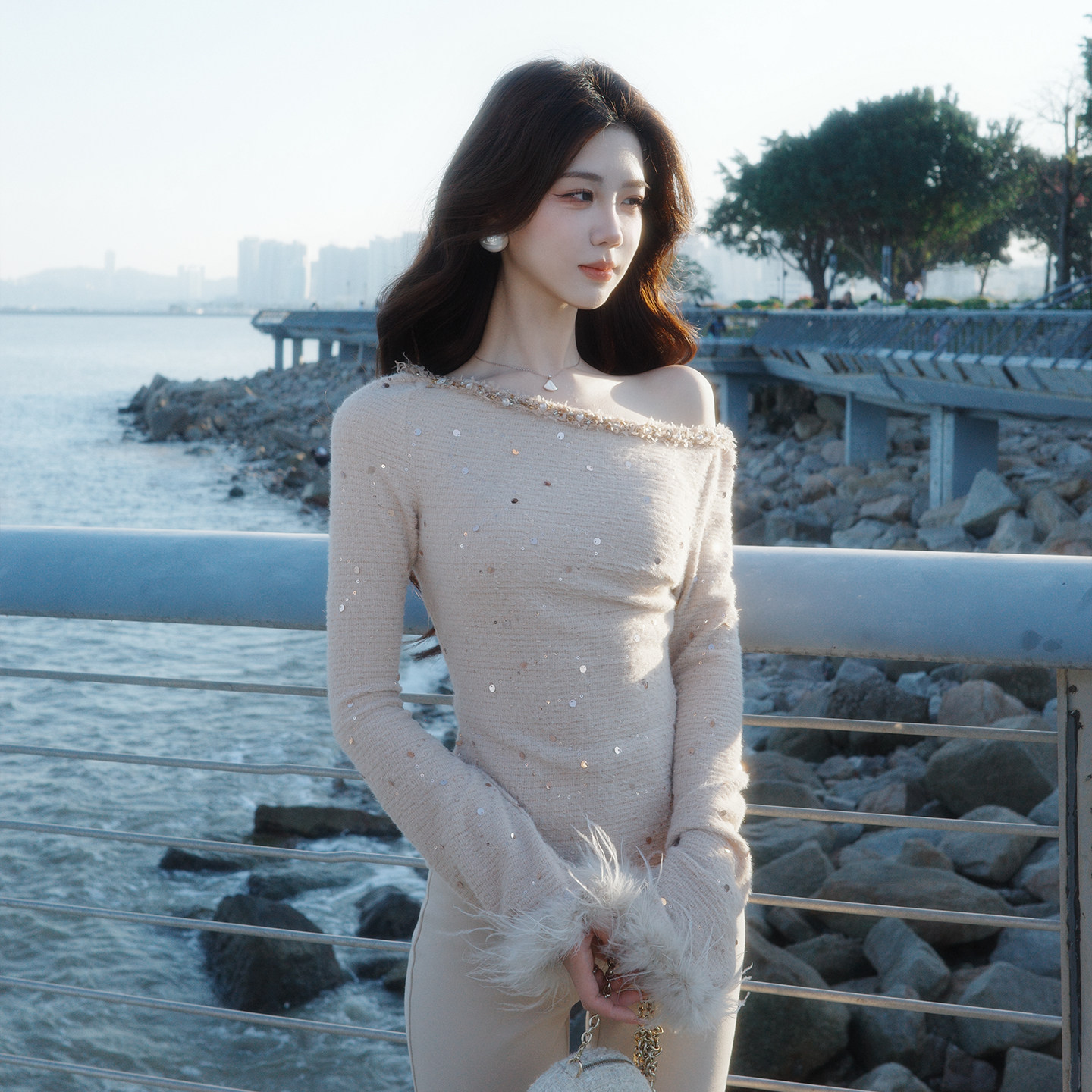 木子李的李设计感温柔长袖斜肩蕾丝亮片上衣高腰针织喇叭裤长裤冬,淘宝优惠券,粉丝福利购,淘宝优惠卷