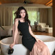 Muzi Li's Li ອອກແບບ dress stitching