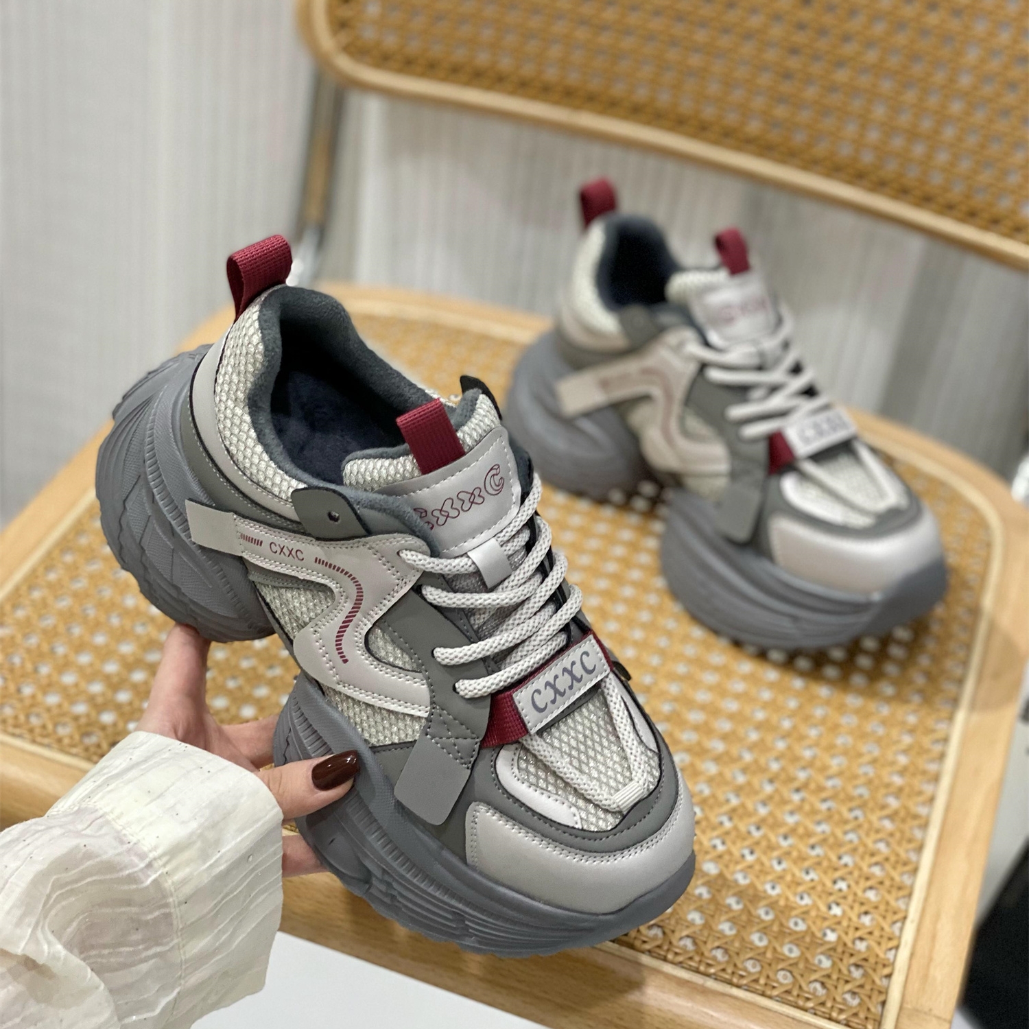 加绒真皮老爹鞋女2025新款冬季保暖复古显脚小运动鞋轻便休闲棉鞋 - 图0