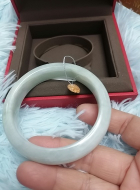 缅甸天然玉镯糯种翡翠A货，未经化学染色处理