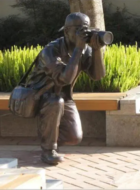 玻璃钢仿铜一家三口人物铸铜亲情主题雕像摆放户外公园步行街景观