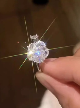 清冷感可旋转爆闪山茶花戒指轻奢