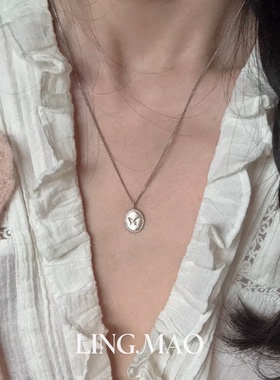 银色蝴蝶椭圆牌吊坠项链精致简约