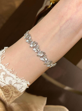 S925纯银拉丝金蝴蝶闪钻手链轻奢