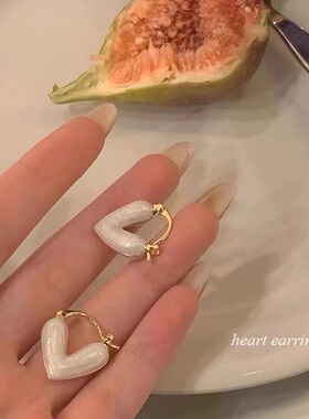 孔雪儿同款法式爱心耳环女秋冬复古耳钉2023年新款高级感耳饰耳扣