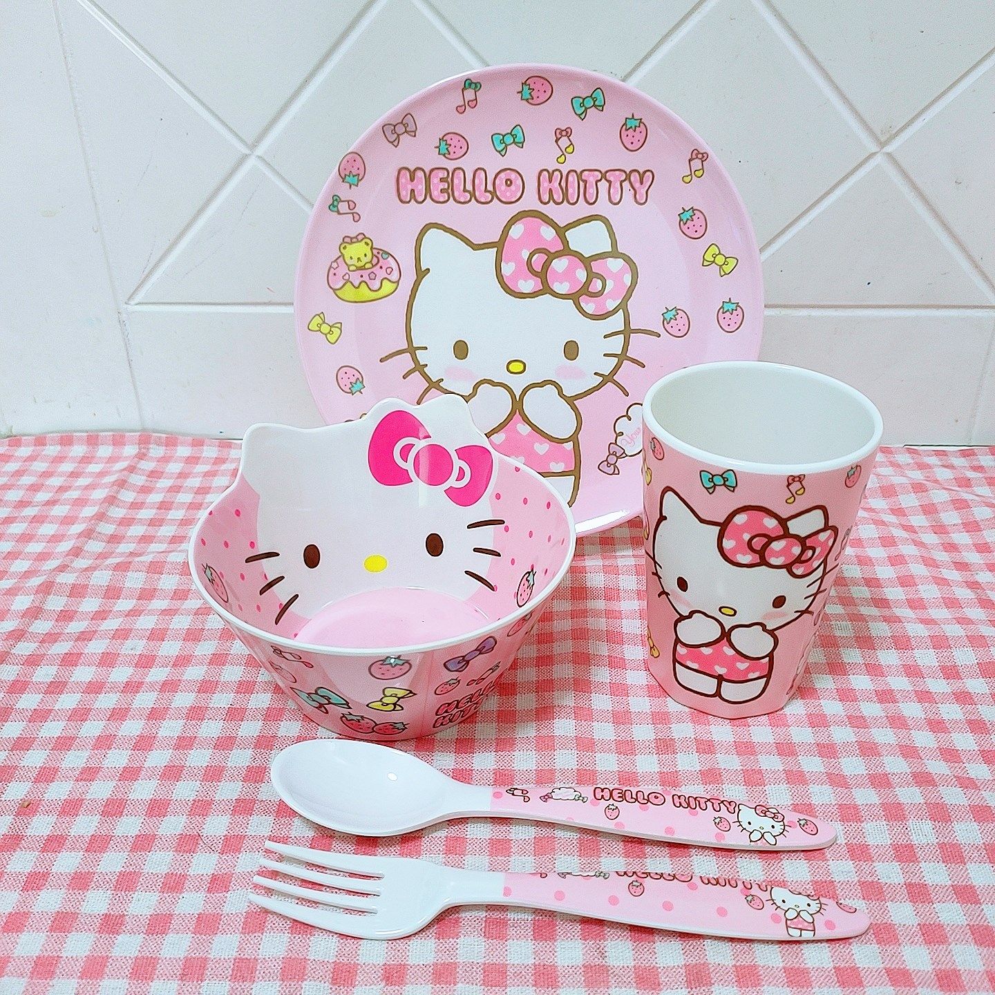 卡通儿童碗KT猫餐具套装水杯宝宝分格餐盘宝宝辅食吃饭碗家用耐摔