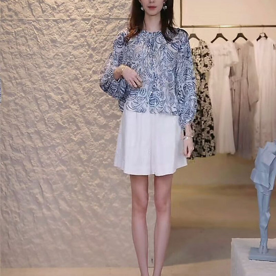 Casual flesh-covering and versatile national style blue and white porcelain pattern shirt