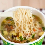 Riqinghe Flavor Instant Loodles 12 баррелей смешанная комбинированная кукольная лапша аромат
