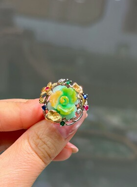 俏雕牡丹翡翠花戒 黄绿牡丹巧雕，花开富贵 双色银饰做旧花丝工艺