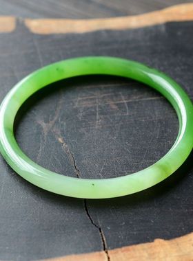 细圆条礼物玉镯子