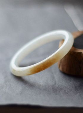 手镯圆条带证书新疆和田玉