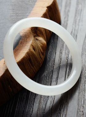 少女款礼物和田玉手镯