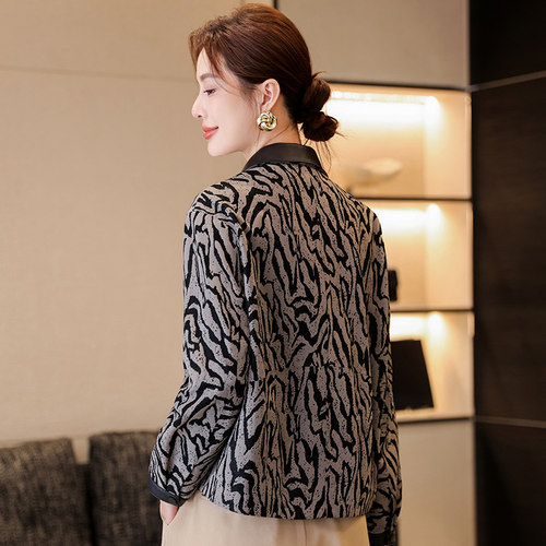 真皮皮衣女秋冬新款时尚压花中国风宽松海宁绵羊皮夹克外套短款 - 图3