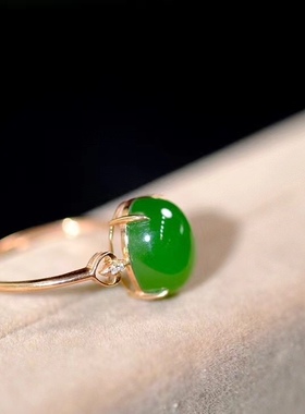 18k金镶嵌和田碧玉戒指重金打造气质老坑料玉质细腻油润妈妈礼物