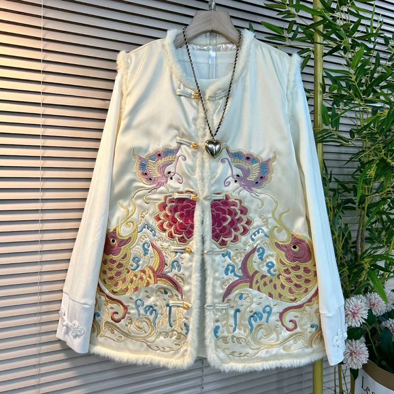 加大码女装盘扣刺绣复古风百搭马甲胖妹妹休闲百搭简约盘扣打底衫 - 图2