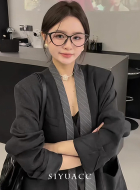高智感灰色条纹领带西装配饰女