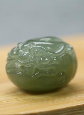 天然和田玉扁圆款貔貅玉吊坠项坠