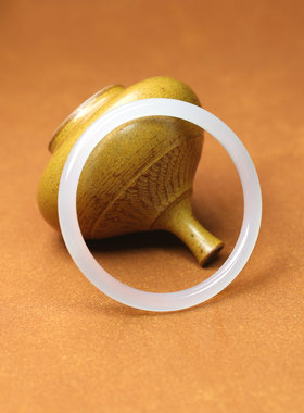 纯天然玛瑙冰透白细圆条手镯女款