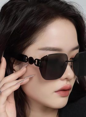 【58】巴黎走秀款时尚曲面墨镜女潮大方框显脸小防紫外线太阳眼镜