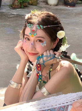 民族风云南丽江旅游摄影眉心发饰