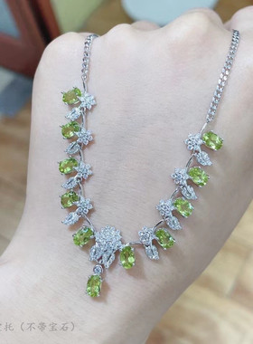 女银饰品气质链牌橄榄石