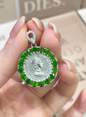 伊丽莎白人像天然透辉石纯银吊坠