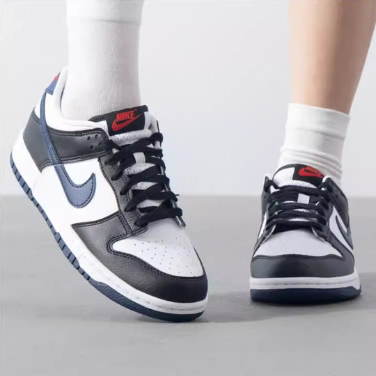 Nike lightweight colorblock sneakers