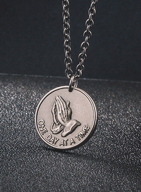 欧美复古祈祷之手项链男女情侣个性简约吊坠嘻哈街头潮牌饰品礼物