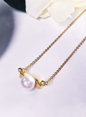 施家珍珠项链女款锁骨链小众设计平衡木珍珠吊坠高光泽简约时尚款