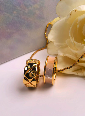 天然贝母双环吊坠项链女款锁骨链简约百搭环环相扣菱格饰品礼物