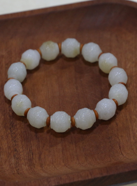 糖白玉手镯玉质细腻雕工精致