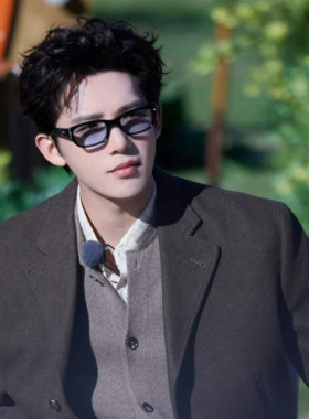 王安宇同款方框浅色太阳镜配近视