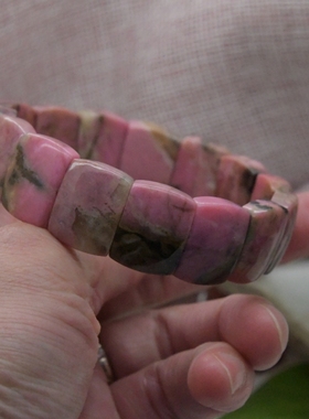 圆梦开运阁女性蔷薇石桃花玉手牌