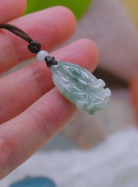天然漂蓝花翡翠白菜吊坠内有多款