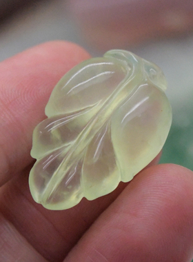 鹏明仙女性冰料葡萄石吊坠