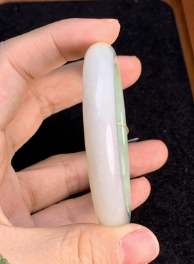 瑕疵和田玉翠青女款手镯带证书