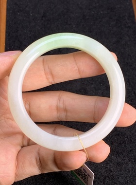 瑕疵和田玉翠青女款手镯带证书