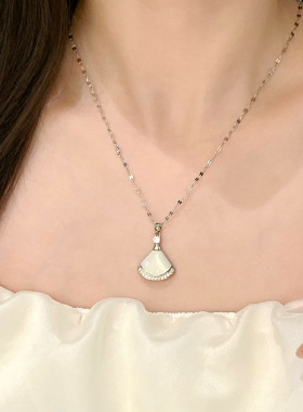 新品时尚扇形小裙子吊坠钛钢项链女精致锆石百搭锁骨链轻奢风饰品