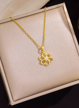 新款简约小珍珠花朵钛钢项链女经典时尚气质百搭锁骨链毛衣链网红